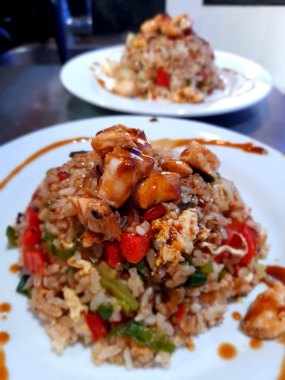 Yakimeshi con pollo